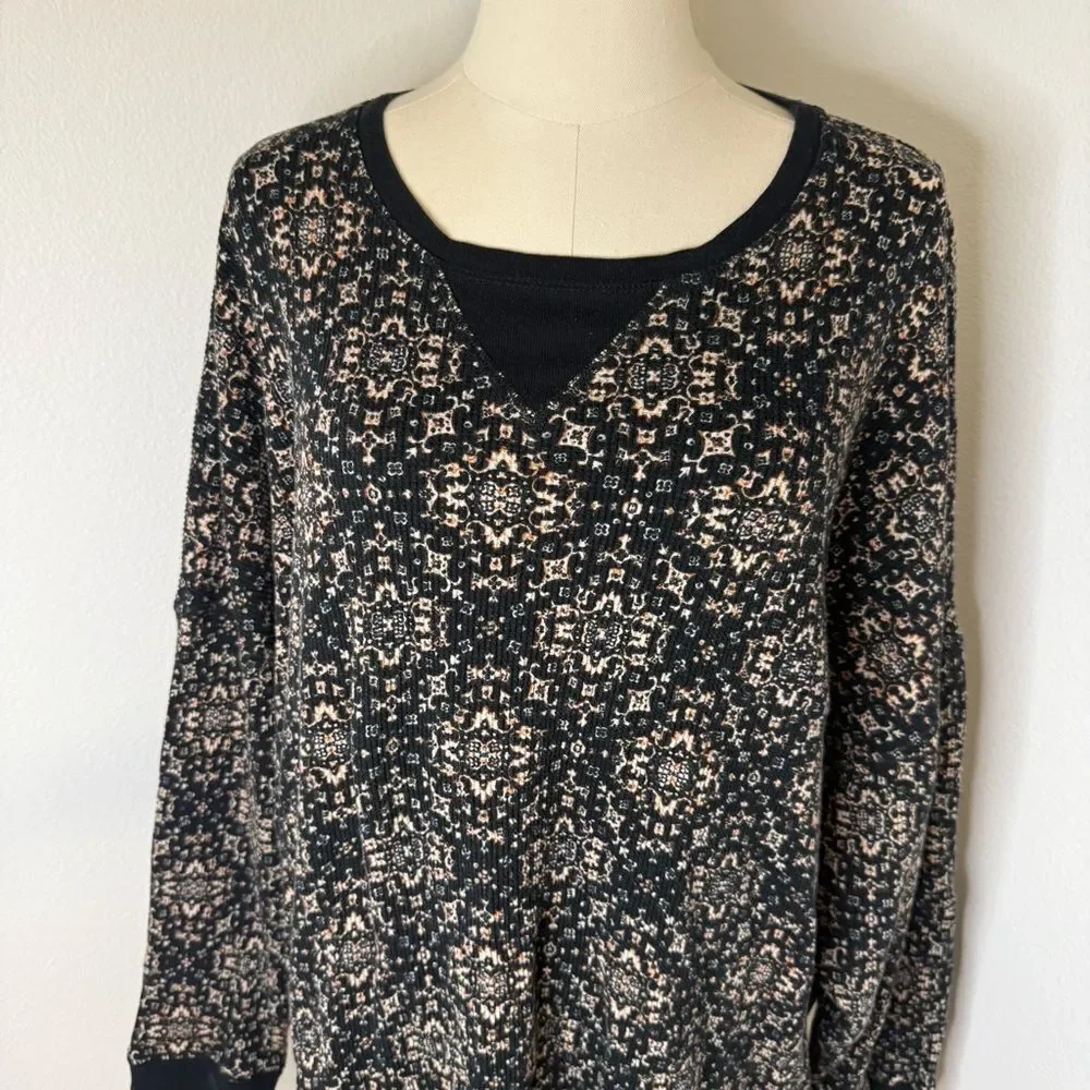[Free People] Black and Cream Patterned Thermal Top 100% Cotton - Size Small